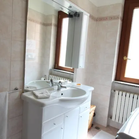 Rosina 3 Apts Lake Views * Nesso