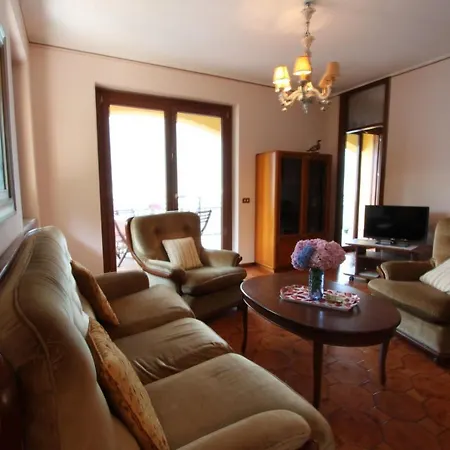 Rosina 3 Apts Lake Views * Nesso